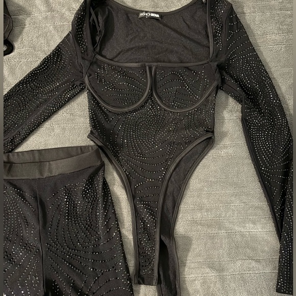 FashionNova Always a Baddie Rhinestone Set - Picture 2 of 3